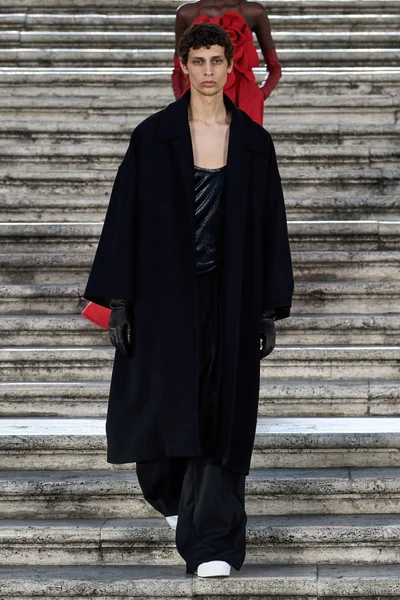Look 28